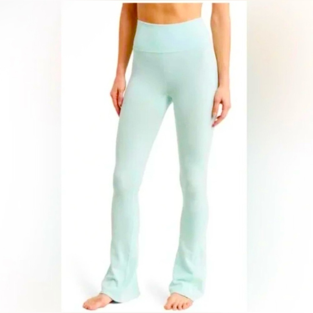 NWT FREE PEOPLE MOVEMENT Rich Soul Flares Ribbed Pants Med/Large Aqua Jade Ice